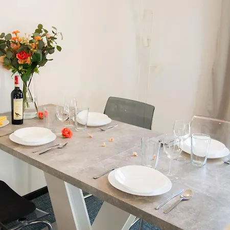 Maya's Flats & 46 - Newpanorama View Walo *