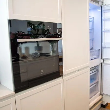 Maya's Flats & 46 - Newpanorama View Walo Апартаменты *