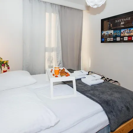 Maya's Flats & 46 - Newpanorama View Walo 公寓