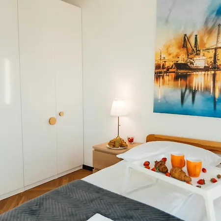 Maya's Flats & 46 - Newpanorama View Walo * 格但斯克